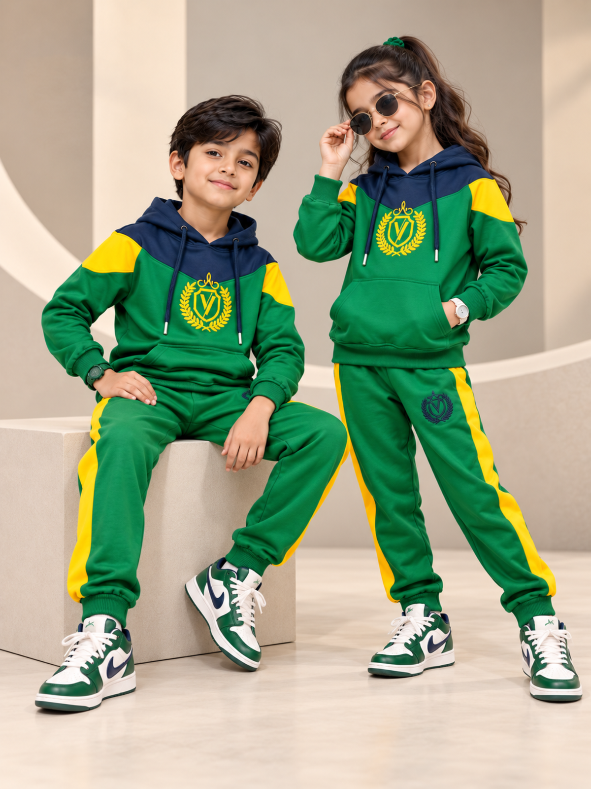 Hooded Tracksuit For Boys & Girls, Fleece #VWT37